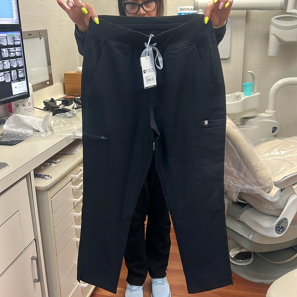 FIGS Black Scrub Pants